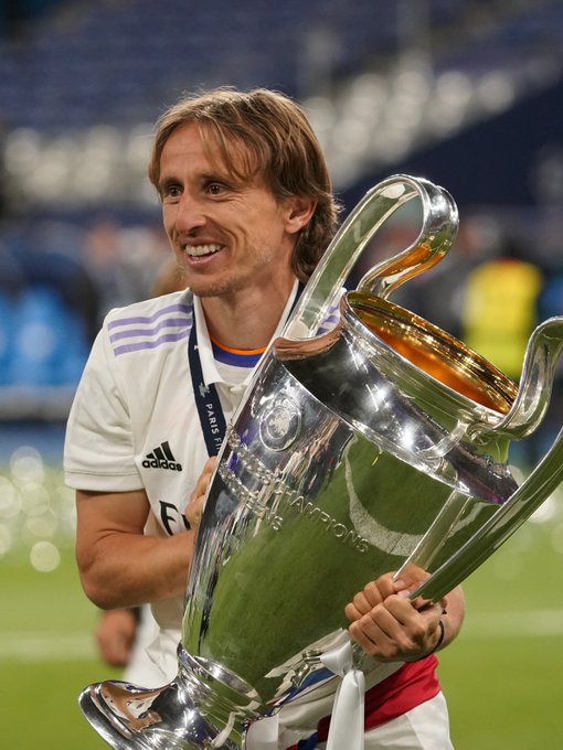 拿日本战犯照片！三笘薰8天仍未道歉，足球游戏怒了：删除，价值归零