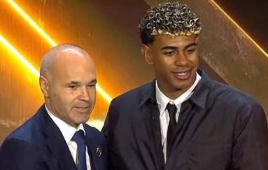 环球足球奖年度最佳教练候选：恩里克、斯洛特、弗里克在列