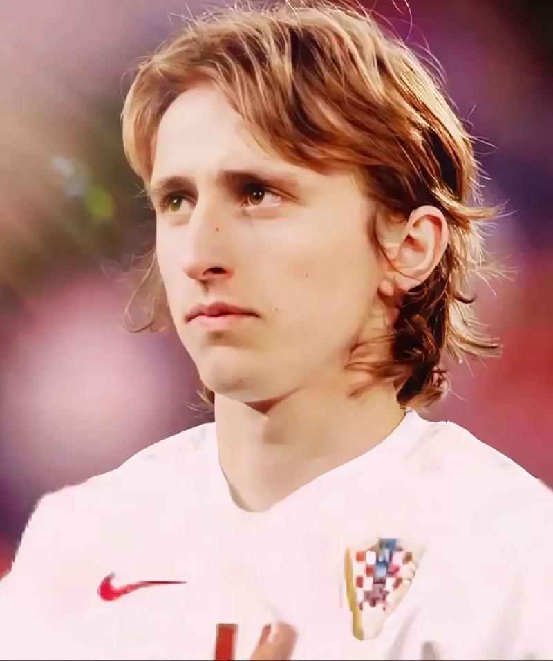 滑手扮关公成都街头玩滑板