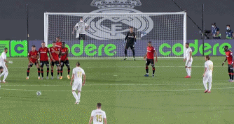 劳塔罗对阵尼科·帕兹：国际米兰与科莫，圣西罗上演争夺欧洲之路的巅峰对决