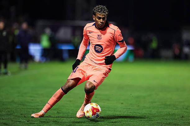 国米赛中年轻球员崛起，老将挣扎，球队面临转型与平衡挑战。